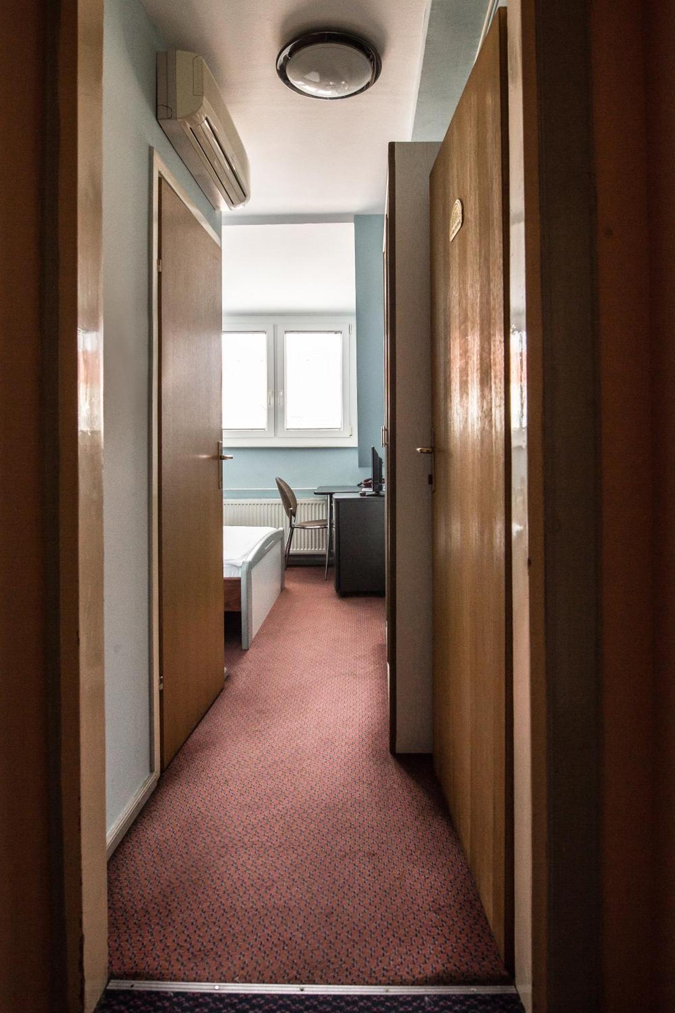 Hotel Carlstadt Karlovac Exterior photo