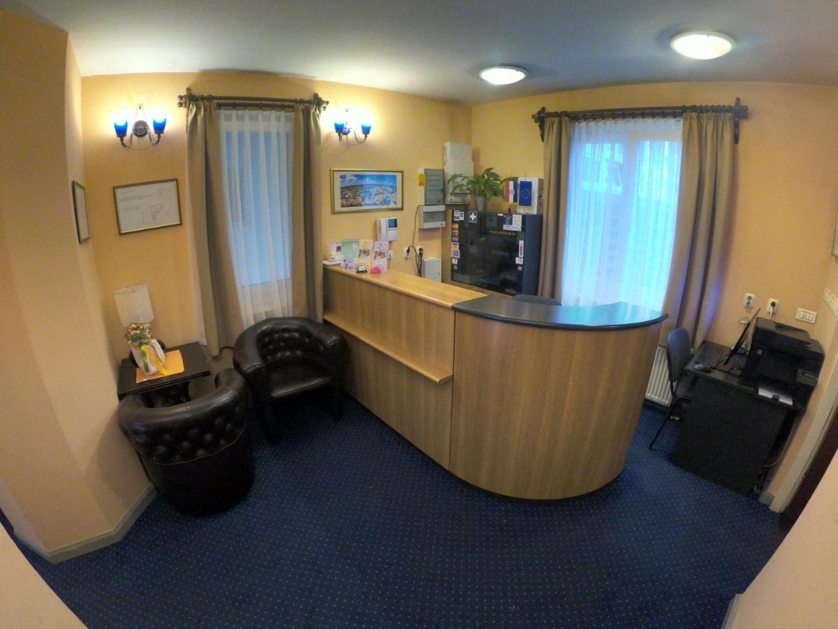 Hotel Carlstadt Karlovac Exterior photo