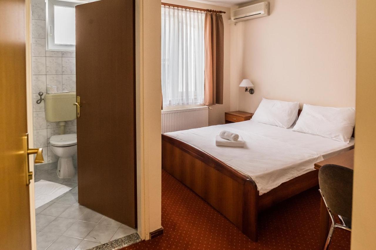 Hotel Carlstadt Karlovac Exterior photo
