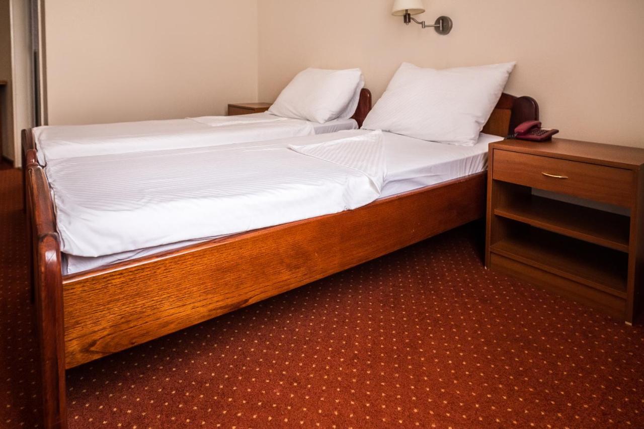 Hotel Carlstadt Karlovac Exterior photo
