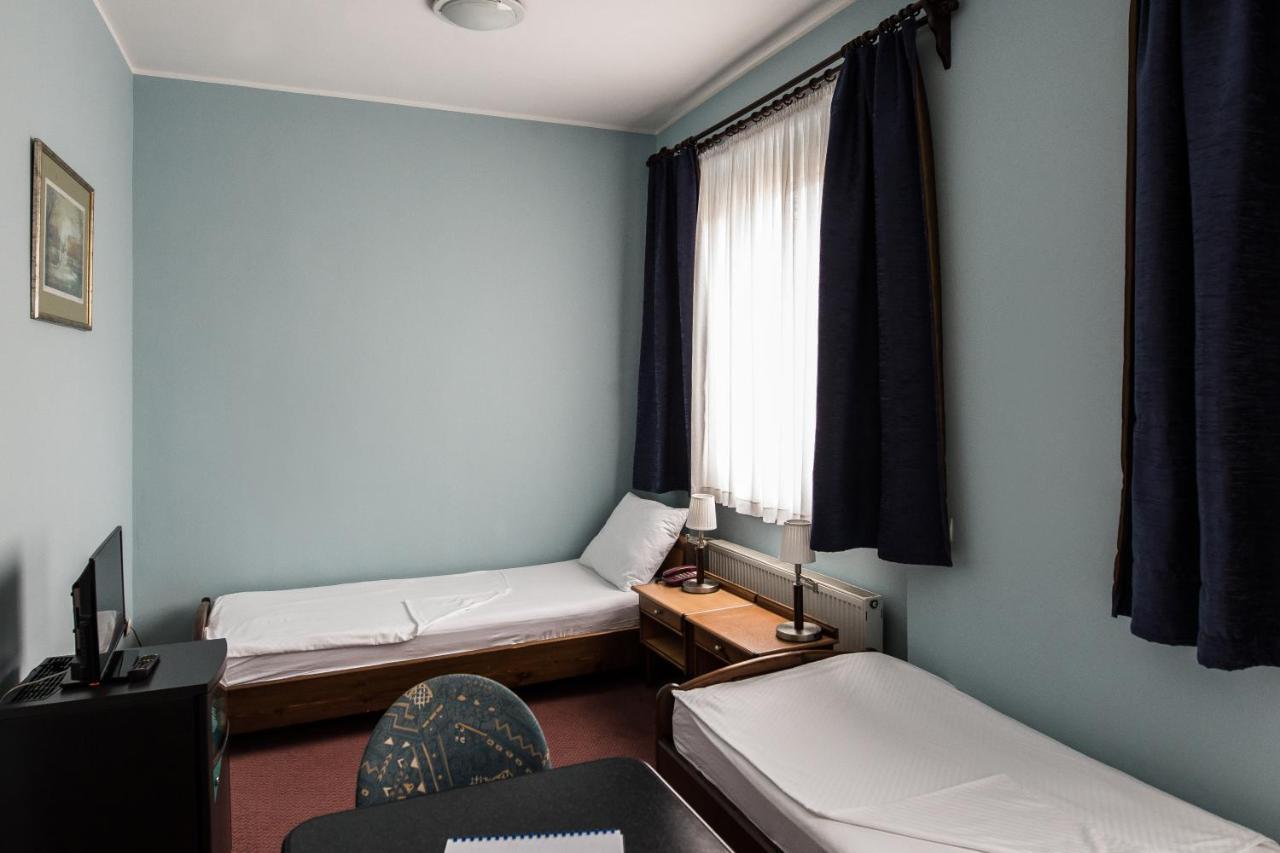 Hotel Carlstadt Karlovac Exterior photo