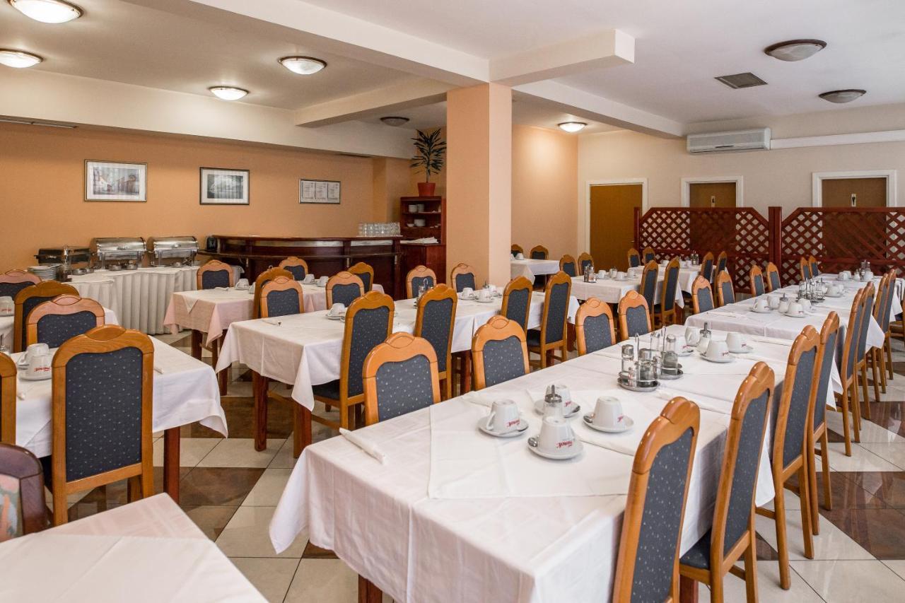 Hotel Carlstadt Karlovac Exterior photo