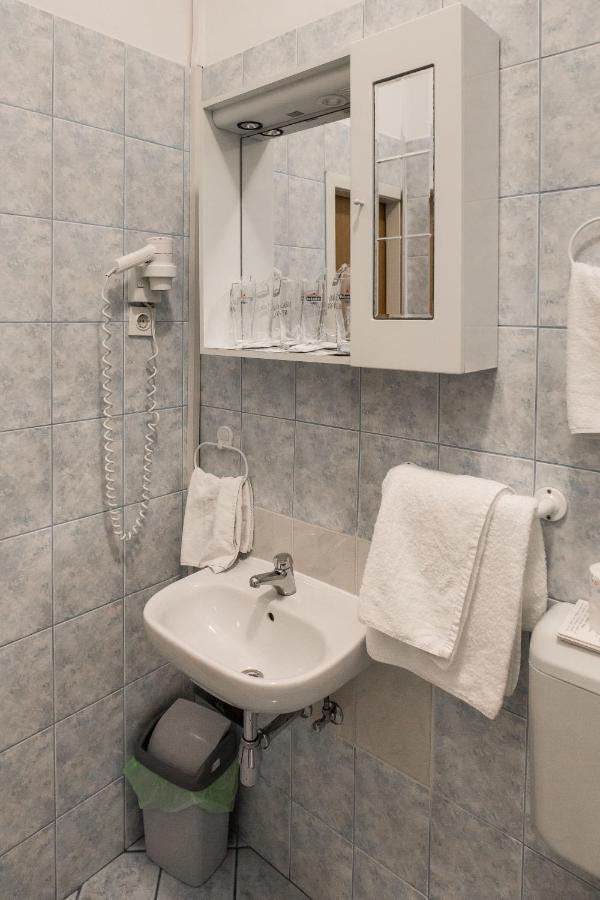 Hotel Carlstadt Karlovac Room photo